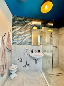 Blue Balconie Suite - free parking - WiFi