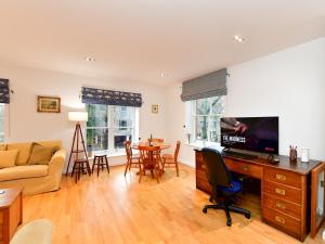 Bright Perfectly Located - Pass the Keys