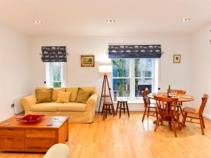 Bright Perfectly Located - Pass the Keys