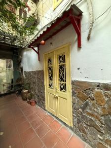 Balcony Streetview central home