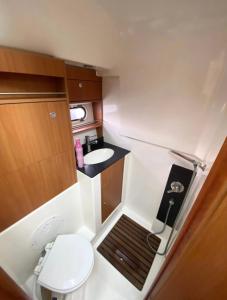 Une nuit magique sur un bateau Linge et ménage inclus - BOAT PARADISE LA ROCHELLE