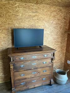 LE PIVERT, chalet confortable avec jardin à 100m du lac