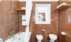 Spacious Penthouse with Stunning Views of Historic Landmarks