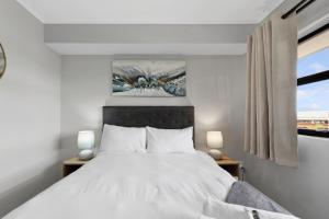 Two Bedroom Luxury Apartment, Century City - BackUp Power