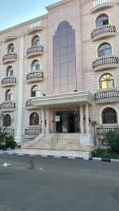 استديو مع دخـول ذاتي