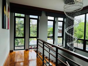 清迈奢华湖景泳池别墅豪宅5卧室轰趴团建五星级别墅民宿