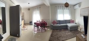 Sweet Home Mitropoleos