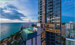 Beachfront 1BR Condo with Breathtaking Views