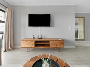 Two Bedroom Luxury Apartment, Century City - BackUp Power