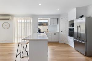 Stylish 5-Bedroom Home Geographe