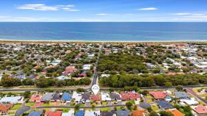 Stylish 5-Bedroom Home Geographe