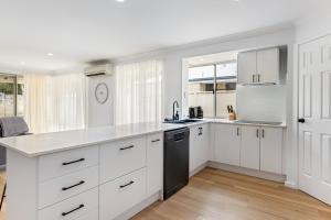 Stylish 5-Bedroom Home Geographe