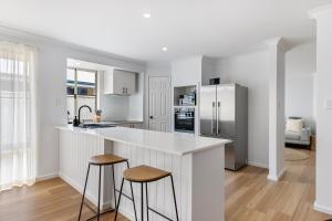 Stylish 5-Bedroom Home Geographe