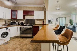 Distinct & Decent 2 BDR Apt Steps From Nightlife and Airport