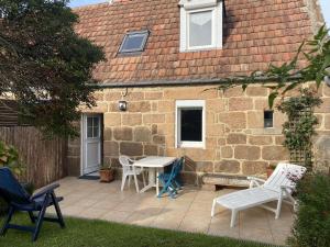 Maison bretonne à 200m de la plage Saint-Guirec, Ploumanach, 2 chambres, jardin fermé - FR-1-368-124