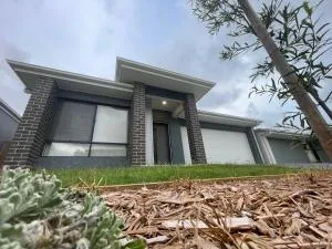 Enchanting Griffin Retreat Memorable Stay Awaits - Whiteside