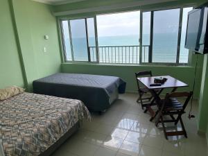 Apto em frente ao mar prédio redondo linda vista