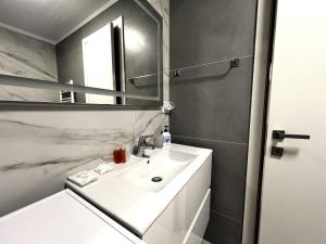 Modern City Home w. AC