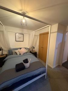 2 bedroom 2 bathroom ground floor apartment in central location