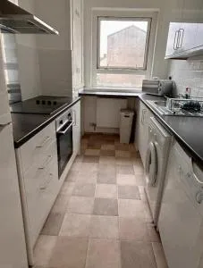Neat double room available in a 2 bedroom flat - Bridge of Weir