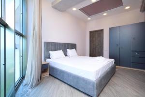 Tsitsernakaberd Highway near Dalma Mall, 1