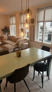 Ruim comfortabel appartement centrum Breda MET restaurant!