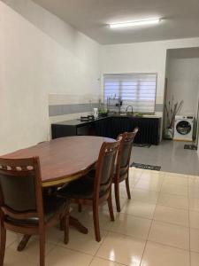 Isyfaq Homestay Seremban Rahang 3 Bedrooms