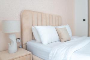 Luxe 1BR 15mins-Beach Best Infinity Pool -Jumeirah Village Circle, JVC ,Dubai