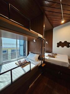 Phòng gia đình có phòng tắm (Family Room with Bathroom)