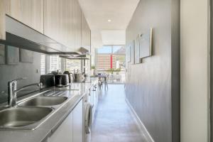 Stylish Spacious City Apartment