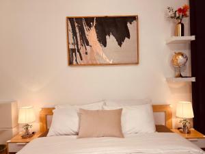 ONE Guest Place Private Bedroom with Balcony