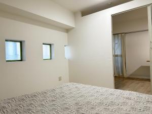 Shinjuku Kabuki Youth Hostel#New Sunshine Room#50 second walk from Higashi Shinjuku subway#Automatic locking door at entrance#新宿2