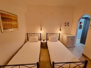 Relaxrooms, room with 2 single beds - Agios Georgios