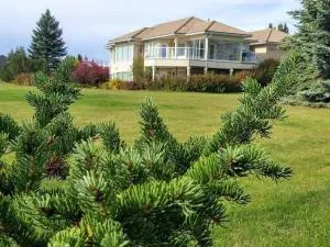 Countryside Escape - Private Suite with Scenic View - YYC