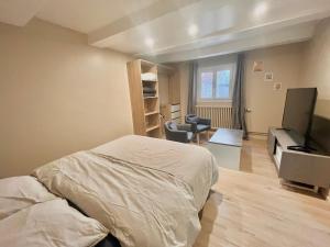 Studio avec cuisine, salle de bain et garage privé proximité 24h