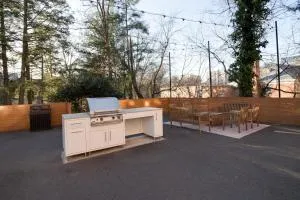 Feel Like at Home From Arlington in This Stylish Apt - Fort Myer Heights