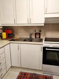 Merikarhun kaksio - apartment by the sea, 5 mins off the highway