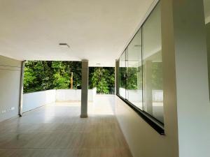 Sobrado confortável na praia