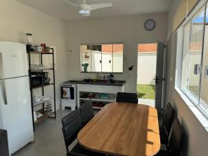 Casa nova térrea familiar com ar condicionado e estacionamento em Cananeia