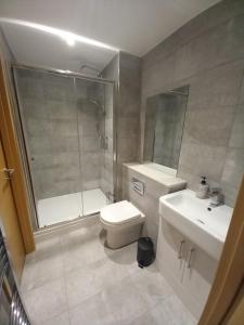 Central Modern and Spacious River view Apartment with parking