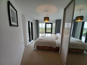 Central Modern and Spacious River view Apartment with parking