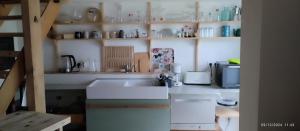 Appartements Maison de plain pied 2 pieces tout equipe sur jardin arbore : photos des chambres