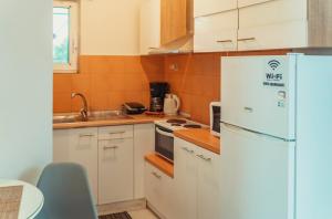 Crystal Cherry Apartment