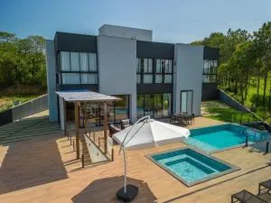 Pousada com piscina, jacuzzi e com vista em Capitólio - Casa Decore - Retiro