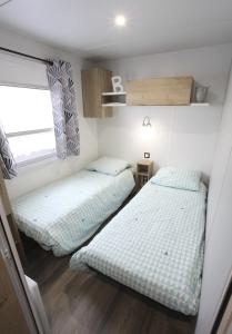 Campings Charme, Confort & Espace, 3 ch, 40 m2, super equipe : photos des chambres