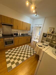 Chic & Cozy Apartment a step from Camden Road St