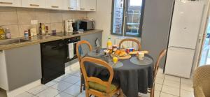 Appartements T3 spacieux lumineux jardin et proche du tram : photos des chambres