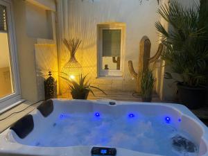 Appartements CosyRouen Jacuzzi Parking gratuit : Appartement avec Terrasse