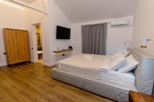 Hotel 5 HILLS DRAGASANI