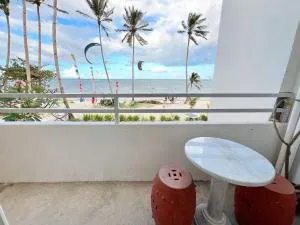 Beachfront Apartment with Two Queen Beds, Kitchen and Balcony - 长滩岛
